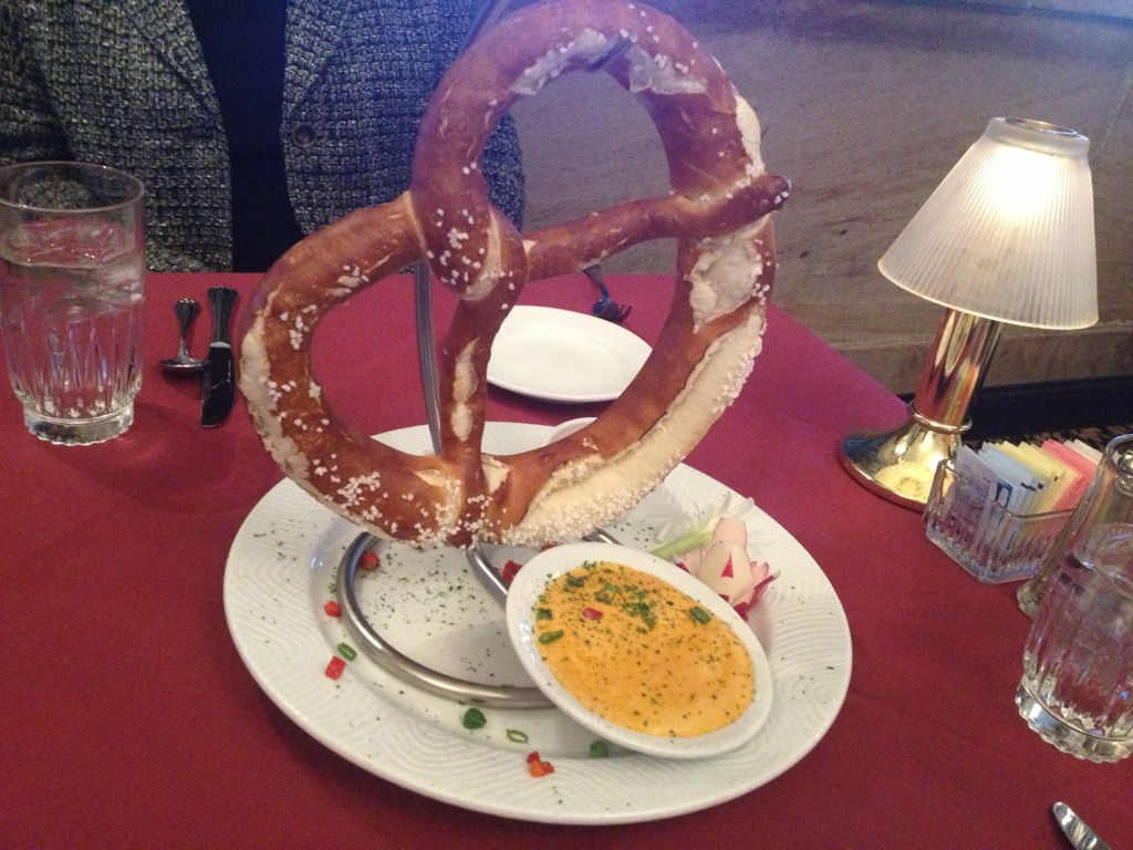 Back at the Bavarian Chef for lunch with @Saptiva and hey look PRETZEL!